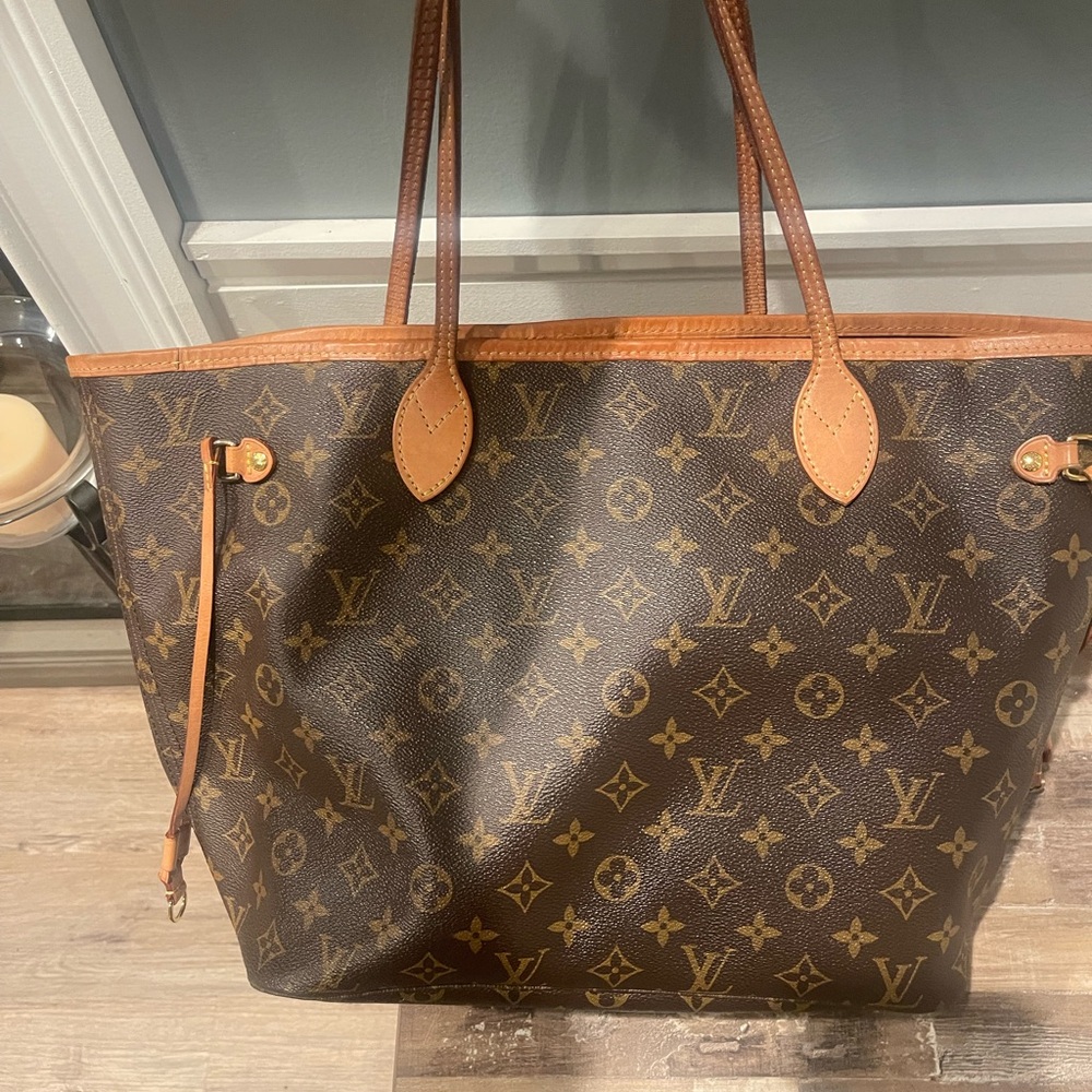 AUTHENTIC Louis Vuittion Neverfull MM bag